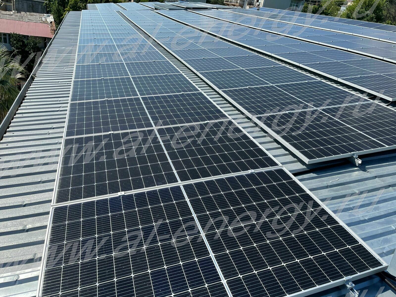 Сетевая солнечная электростанция 50 кВт для экономии электроэнергии.